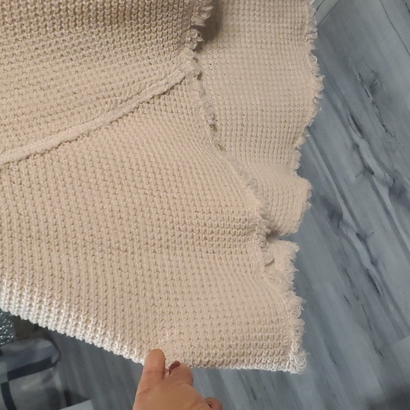 FREE PEOPLE SWEATER - Picture 4 of 7